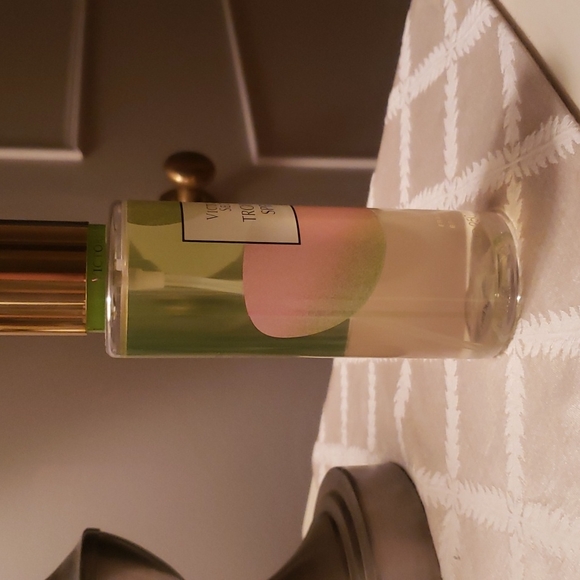 Like new🔥Tropical Spritz Victorias secret body fragrance mist - Picture 2 of 5